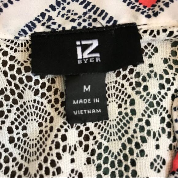 IZ Byer Tunic Top Chevron Print Women’s Sz Med Pink White 3/4 Roll Tab Sleeve - Picture 7 of 8